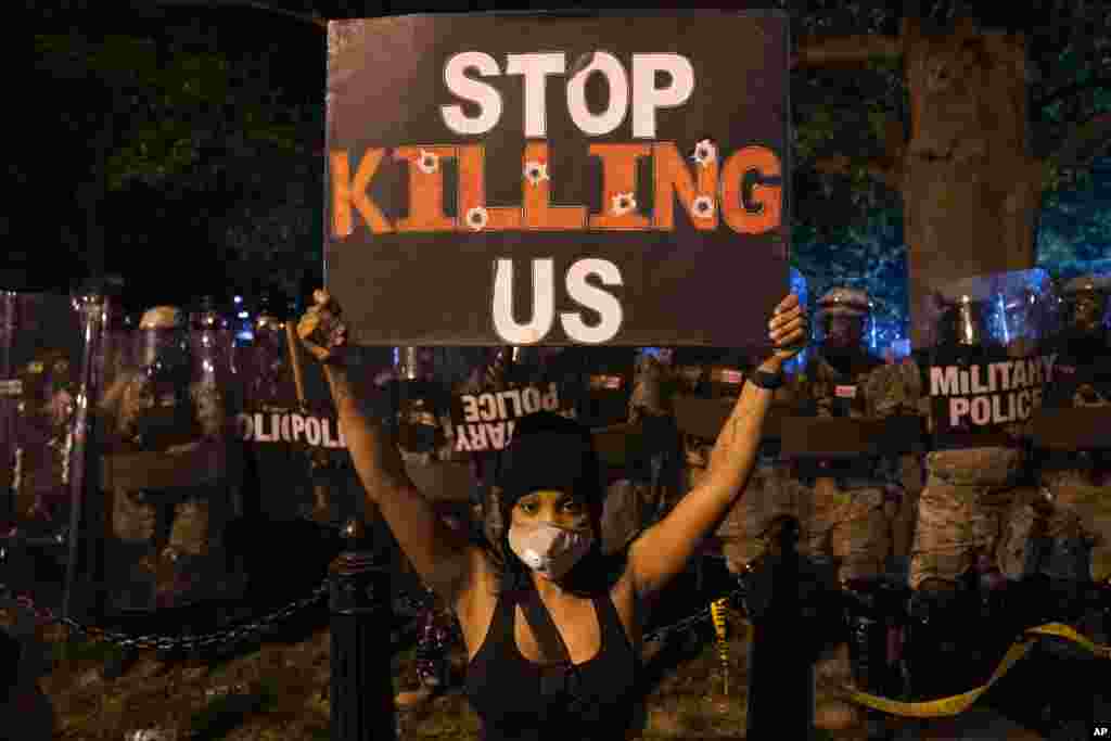 Oq uy oldida, Vashington