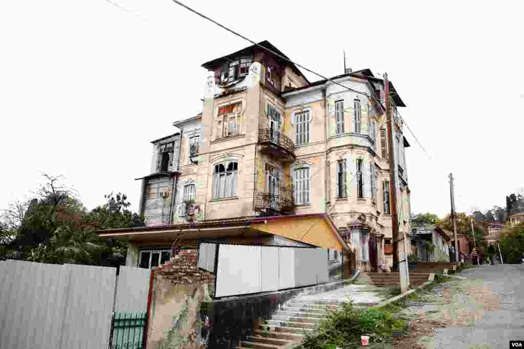 A decaying hillside mansion, built in the Art Nouveau style, speaks of Sukhumi’s prosperous days as a Czarist era port and health cure sanatorium. (V. Undritz/VOA)