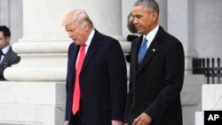 Predsednik Donald Tramp i bivši predsednik Barak Obama