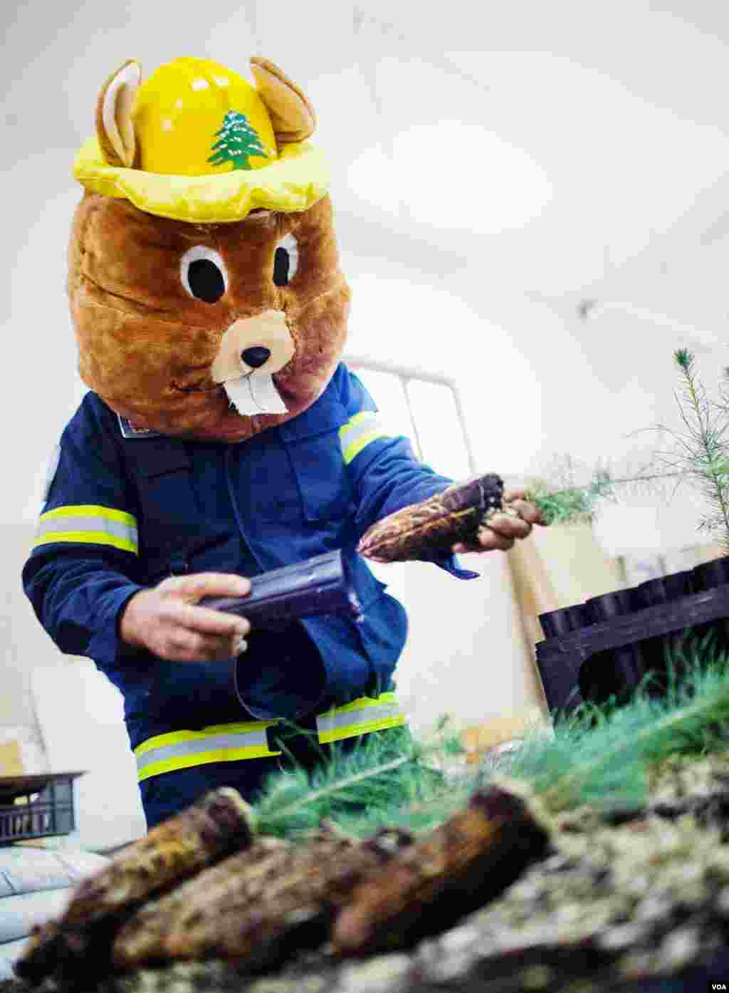 Sanjoub the Squirrel teaches Lebanese children and villagers about protecting cedar forests from wildfires and goats. (V. Undritz for VOA)