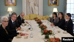 دیدار آنتونی بلینکن،‌ وزیر امور خارجه ایالات متحده، و دیگر مقامات ارشد این وزارتخانه با شماری از کنشگران ایرانی درباره اعتراضات جاری در ایران (جمعه ۲۲ مهر ۱۴۰۱) 