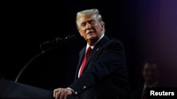 Calon presiden dari Partai Republik, Donald Trump, di Palm Beach County Convention Center, Florida, pada 6 November 2024. (Foto: Reuters)