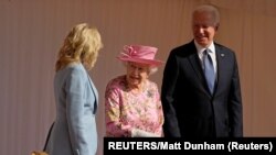 FILE - Britain's Queen Elizabeth speaks with U.S. first lady Jill Biden as U.S. President Joe Biden looks on while watching a Guard of Honour march past, at Windsor Castle, in Windsor, Britain, June 13, 2021. (Matt Dunham/REUTERS)