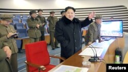 지난달 7일 김정은 북한 국방위원회 제1위원장이 7일 광명성 4호 발사를 참관했다고 조선중앙TV가 보도했다.