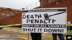 Death penalty opponents stand outside the prison Jan. 22, 2014, in Huntsville, Texas. (AP Photo/Pat Sullivan)