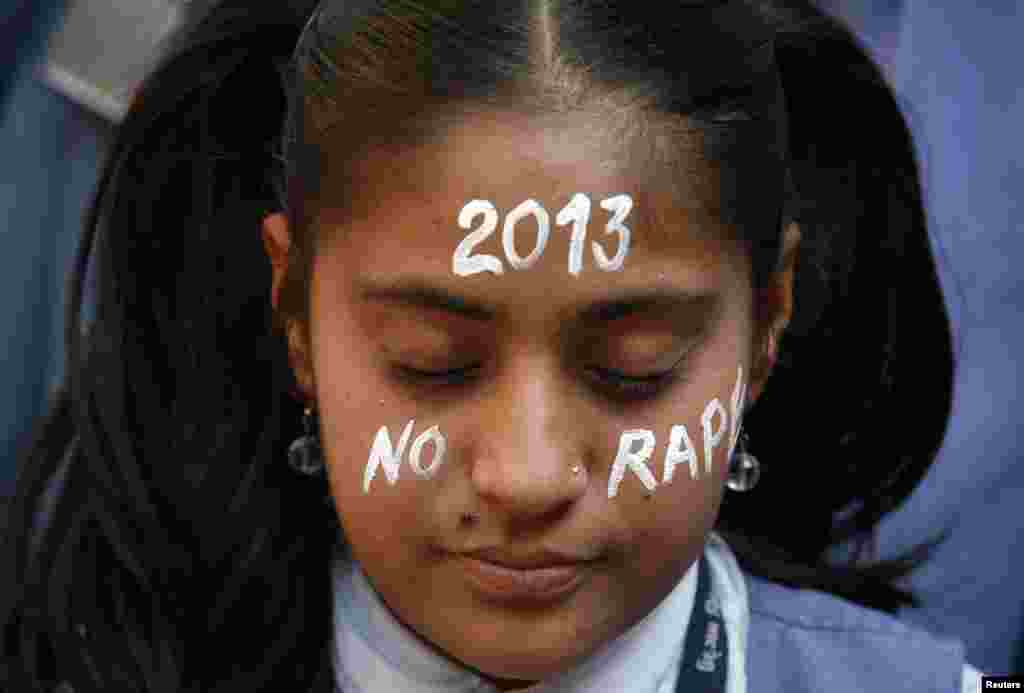 بھارت میں پارلیمانی انتخابات کے آخری اور نویں مرحلے کے لیے پیر کو ووٹ ڈالے گئے۔