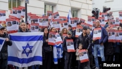 تجمع اعتراضی در لندن برای آزادی گروگان‌های ربوده شده توسط حماس. ۷ آبان ۱۴۰۲