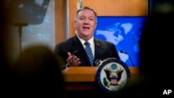 마이크 폼페오 미국 국무장관이 25일 국무부에서 기자회견을 했다.