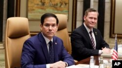 ԱՄՆ պետքարտուղար Մարկո Ռուբիոն և ԱՄՆ նախագահի ազգային անվտանգության հարցերով խորհրդական Մայք Ուոլցը։ Էր-Ռիադ, Սաուդյան Արաբիա, փետրվարի 18, 2025թ․։