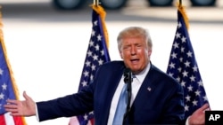 도널드 트럼프 미국 대통령이 18일 애리조나주 유마에서 연설했다.