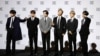 Anggota band K-Pop BTS berpose dalam konferensi pers untuk mempromosikan album baru, "BE(Deluxe Edition) di Seoul, Korea Selatan, 20 November 2020. (Foto: Heo Ran/Reuters)
