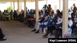 Les électeurs au rendez-vous à Tsévié, au Togo, le 26 juin 2019. (VOA/Kayi Lawson)