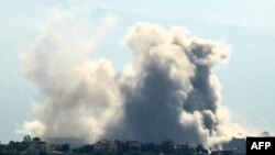 লেবাননের দক্ষিণাঞ্চলের গ্রাম খিয়ামে ইসরায়েলি বিমান হামলার পর ধোঁয়া উড়ছে (১২ অক্টোবর, ২০২৪) 