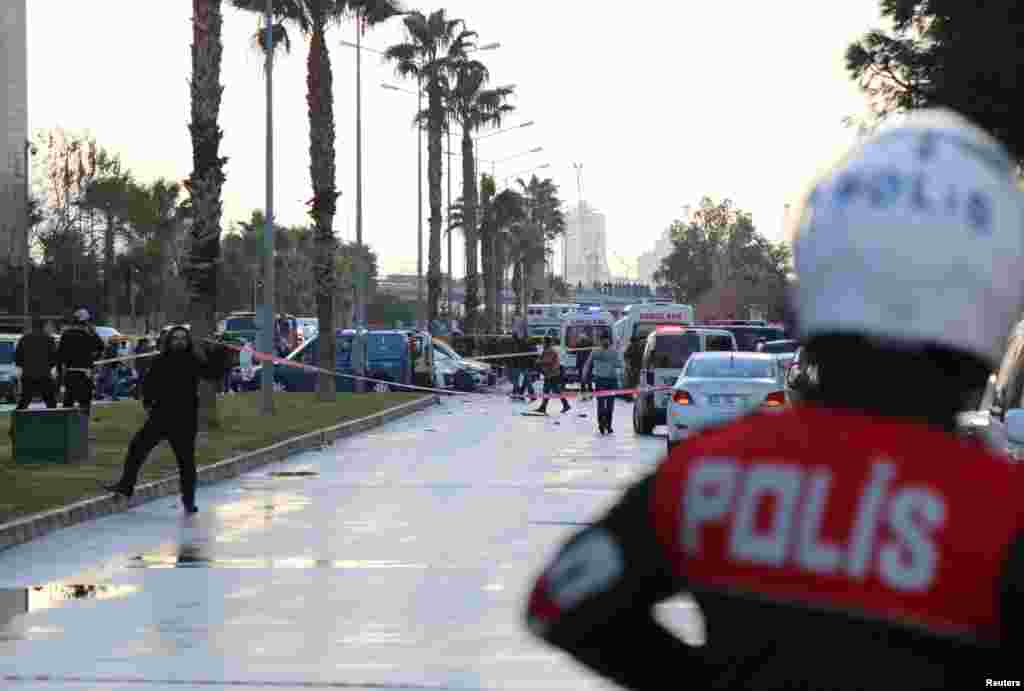 Police secure the area after an explosion outside a courthouse in Izmir, Turkey, Jan. 5, 2017.