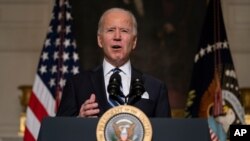 Le président américain Joe Biden prononce un discours à la Maison Blanche, à Washington, le 27 janvier 2021. 