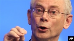 Presiden Uni Eropa Herman Van Rompuy memastikan dukungan Eropa bagi Yunani agar tetap berada dalam zona euro (24/5)..