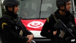 Des membres des forces de l'ordre à Tunis, Tunisie, le 20 mars 2015.