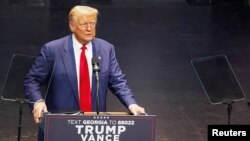Кандидат в президенты Дональд Трамп выступает перед избирателями в городе Саванна, штат Джорджия. 24 сентября 2024г. REUTERS/Megan Varner