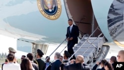 U.S. President Barack Obama arrives on Air Force One at Hangzhou Xiaoshan International Airport in Hangzhou in eastern China's Zhejiang province, Saturday, Sept. 3, 2016.