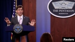 마크 에스퍼 미국 국방장관과 마크 밀리 밀리 합창의장이 14일 국방부 청사에서 기자회견을 했다.