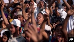 Musulmin Rohingya dake gudun hijira bayan an kone gidajensu 