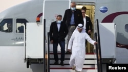 美国与伊朗交换囚犯，获释的美国人抵达多哈国际机场。（2023年9月18日）