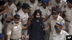 Kartunis freelance, Aseem Trivedi (25 tahun) ditahan polisi India hari Sabtu (8/9) atas tuduhan melakukan penghasutan melalui kartunnya yang memprotes korupsi di India.