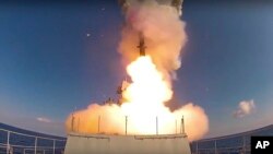 러시아 해군이 지중해에서 '칼리브르' 순항 미사일을 발사하고 있다. (자료사진)