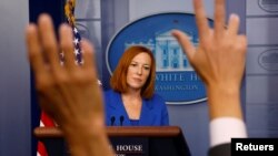 젠 사키 미국 백악관 대변인이 31일 정례브리핑에서 기자들의 질문을 받고 있다.