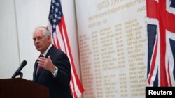 영국을 방문한 렉스 틸러슨 미국 국무장관이 14일 런던주재 미국대사관에서 연설하고 있다.