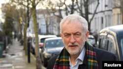 Lider britanske Laburističke partije Džeremi Korbin snimljen u blizini svoje kuće u Londonu, 14. decembra 2019. 