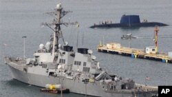 Kapal selam Israel (kanan) dan kapal induk AS dalam sebuah latihan militer bersama di Haifa, Israel utara (foto: dok). 