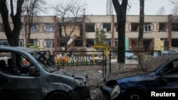 Oštećeni vrtić u kijevskom naselju Djeprovski (foto: Rojters)