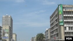 Le Boulevard du 30 juin, dans le quartier des affaires de Kinshasa 