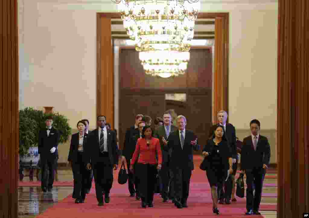 U.S. National Security Adviser Susan Rice chats with U.S. Ambassador to China Max Baucus (center right) as they head to meet with Chinese President Xi Jinping at the Great Hall of the People in Beijing, China, Sept. 9, 2014.