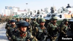 Shinjonda xitoylik harbiylar