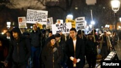 People march as they take part in a protest against the police in Manhattan, New York, after a grand jury cleared two Cleveland police officers in the November 2014 fatal shooting of Tamir Rice, Dec, 28, 2015.