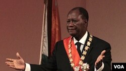 Presiden Alassane Ouattara dalam upacara pelantikan di Yamoussoukro, Pantai Gading, Sabtu (21/5).