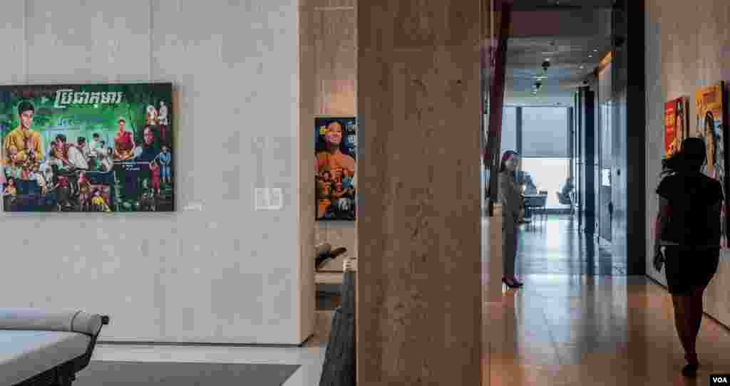 ការតាំងពិពណ៌មួយនៅក្នុងកម្មវិធីមហោស្រពភាពយន្តអន្តរជាតិកម្ពុជាលើកទី៩​ បង្ហាញ​អំពី​ធាតុផ្សំ​សំខាន់ៗ​នៃការផលិតភាពយន្ត​ ដែលមានបច្ចេកវិទ្យា​​ ការរចនាក្រាហ្វិក​ ស្ថាបត្យកម្មនៃរោងភាពយន្ត​ និងផ្ទាំងគំនូរ​ផ្សព្វផ្សាយ​ខ្សែភាពយន្ត, នៅរាជធានីភ្នំពេញ, នៅថ្ងៃទី១២ ខែមីនា ឆ្នាំ២០១៩។ (ខាន់ សុគុំមនោ/VOA)