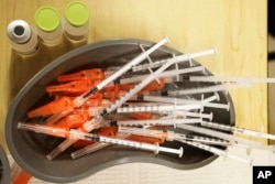 FILE - Pre-loaded syringes with the COVID-19 vaccine are ready for use in New Orleans, on Jan. 25, 2022. Scientific advisers for the Food and Drug Administration on June 15, 2023, discussed whether the next round of shots should only include protection against the newest Omicron strains that are now dominant worldwide. (AP Photo/Ted Jackson, File)