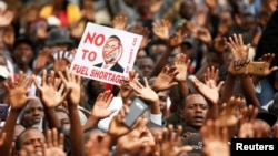 Les partisans du parti de l'opposition MDC lors d'une manifestation anti-gouvernementale à Harare, au Zimbabwe, le 29 novembre 2018.