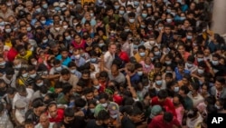 People accopy President Gotabaya Rajapaksa’s official residence for the second day after it was stormed in Colombo, Sri Lanka, Monday, July 11, 2022. (AP Photo/Rafiq Maqbool)
