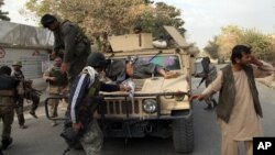 Les forces de sécurité afghanes à Kunduz le 3 octobre 2015. (Photo AP)