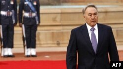 Ziyolilar: Nazarboyev ham G’arb, ham Sharq bilan puxta siyosat olib borayapti