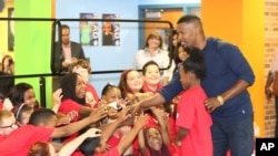 FILE - Actor Jamie Foxx at a Turnaround Arts event in Minneapolis, Sept. 10, 2014.