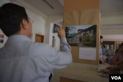 បុរស​ម្នាក់​ថតយករូប​ភាព​អ្នកស្រី ​ប៊ុនថា ​មកពី​ខេត្ត​កំពង់ចាម​ដែល​ត្រូវ​មេខ្យល់​បោក​យកទៅ​ឲ្យ​រៀបការ​ជាមួយ​បុរស​ជនជាតិ​ចិន។ ឥឡូវ​អ្នកស្រី​ ប៊ុនថា​ មាន​កូន​ប្រុសម្នាក់អាយុ​ជាង​មួយឆ្នាំ រស់នៅ​តំបន់​ដាច់ស្រយាល​មួយ​ក្នុង​ខេត្ត​ជាងស្ស៊ី​ភាគខាងត្បូង​ឈៀងខាងកើត​នៃ​ប្រទេស​ចិន។