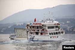 A Turkish-flagged passenger boat carrying migrants to be returned to Turkey leaves the port of Mytilene on the Greek island of Lesbos, April 8, 2016.