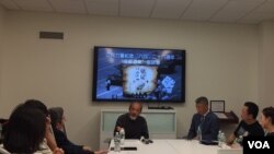 旅美学者王康在会上发言（2017年6月3日，美国之音拍摄）