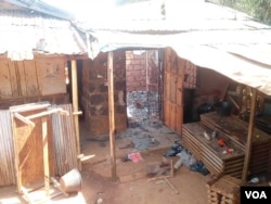 Houses torched by the military in Kumbo lie vacant after their occupants fled. (M. Kindzeka for VOA)