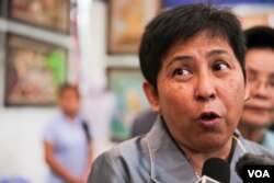 លោកស្រីភឿង សកុណា រដ្ឋមន្រ្តីក្រសួងវប្បធម៌ និងវិចិត្រសិល្បៈ ថ្លែងទៅកាន់អ្នកសារពត៌មានក្នុងពិធីតាំងពិពណ៌ស្នាដៃសិល្បៈខ្មែរ និងការចែកពានរង្វាន់គំនូររឿងរាមកេរ្តិ៍ នៅថ្ងៃព្រហស្បតិ៍ ទី៣ ខែវិច្ឆិកា ឆ្នាំ២០១៦ រាជធានីភ្នំពេញ។